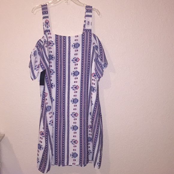 dillards Dresses & Skirts - DILLARDS Cold shoulder junior dress